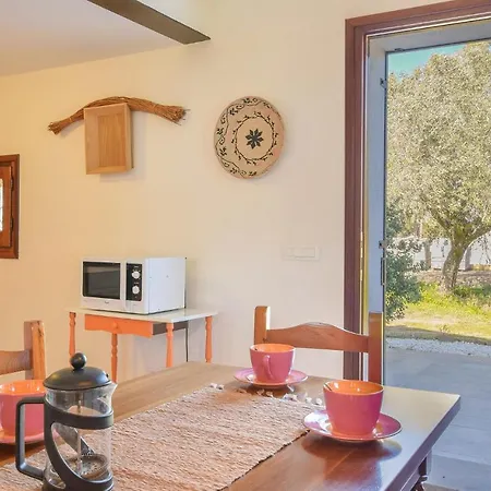 Nice In W/ 3 Bedrooms Feriehus Orosei